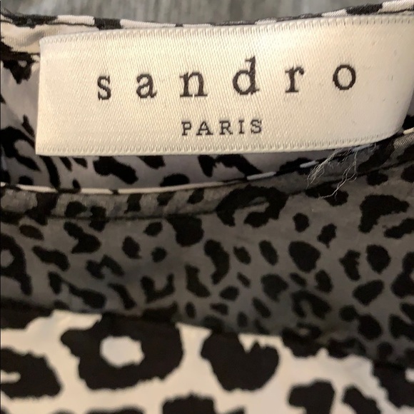 Silk sleevless animal print blouse - Picture 3 of 4